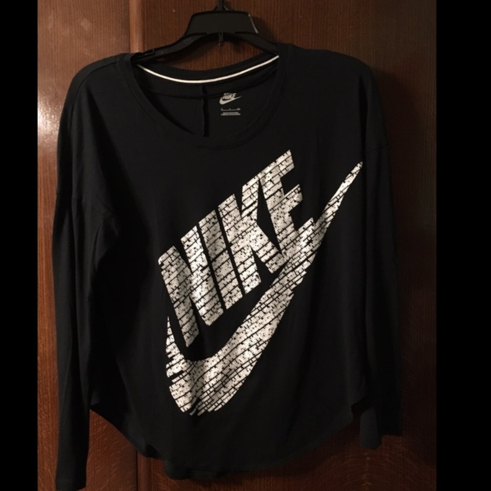 Thin Nike Top